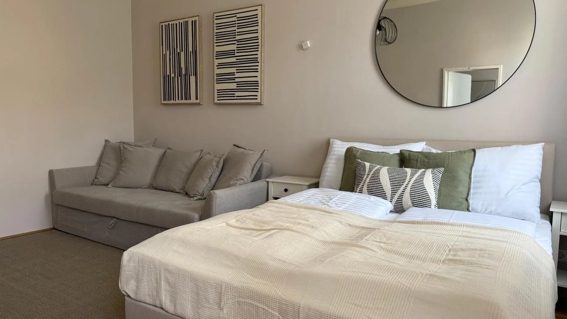 Apartments I 5 Min To Millennium City Mall And Handelskai U6 Wien 0*,  Österrike