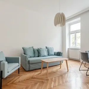  Apartment Universum 2